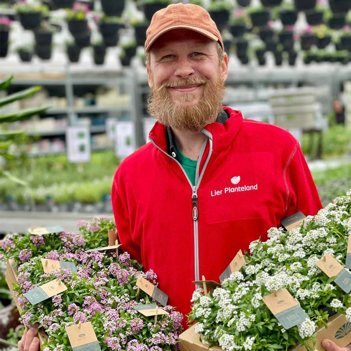 Smilende gartner fra Lier Planteland