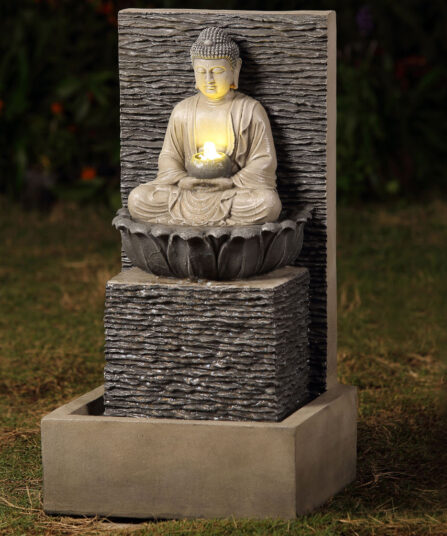 Fontene 4642 med buddastatue som mediterer